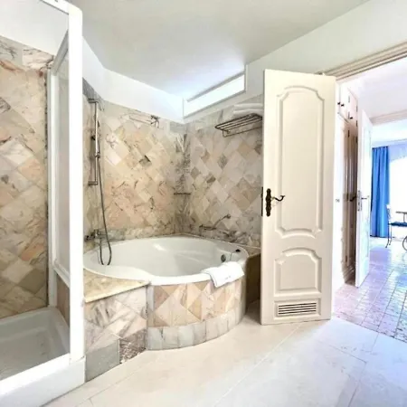 Three Bedrooms With Sea View,heated Pool, First Line Of The Atlantic Ocean Los Realejos