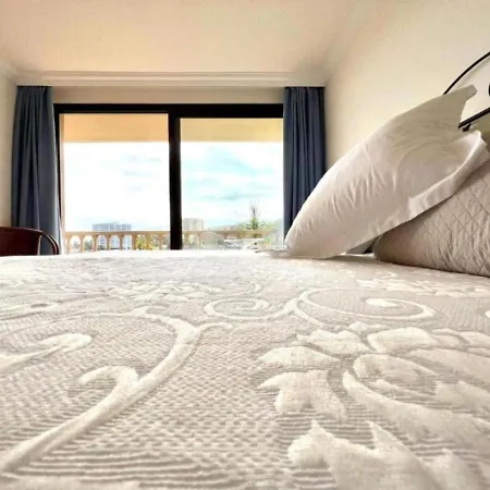 Apartment Three Bedrooms With Sea View,heated Pool, First Line Of The Atlantic Ocean