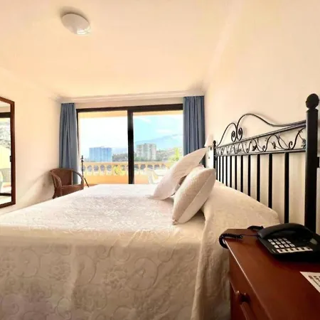 Three Bedrooms With Sea View,heated Pool, First Line Of The Atlantic Ocean Los Realejos