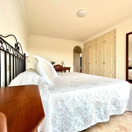 Three Bedrooms With Sea View,heated Pool, First Line Of The Atlantic Ocean *