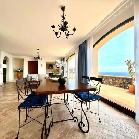 Three Bedrooms With Sea View,heated Pool, First Line Of The Atlantic Ocean Los Realejos