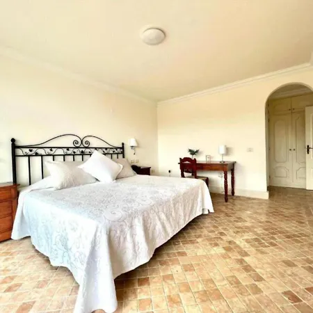 Apartment Three Bedrooms With Sea View,heated Pool, First Line Of The Atlantic Ocean