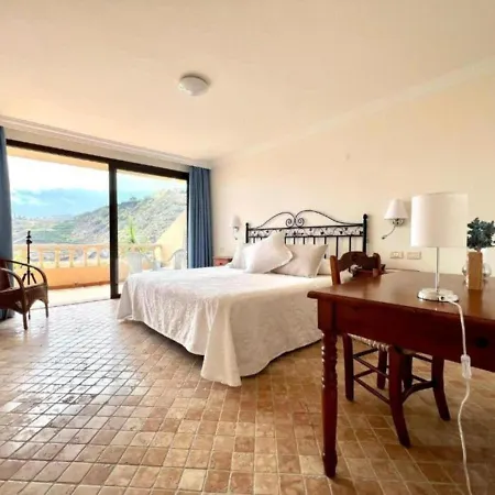 Apartment Three Bedrooms With Sea View,heated Pool, First Line Of The Atlantic Ocean *