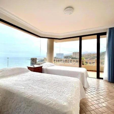 Three Bedrooms With Sea View,heated Pool, First Line Of The Atlantic Ocean