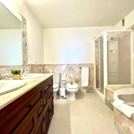 Three Bedrooms With Sea View,heated Pool, First Line Of The Atlantic Ocean 아파트 로스 레알레호스